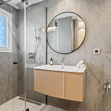 Apartment Fully Renovated Frontline Flat *