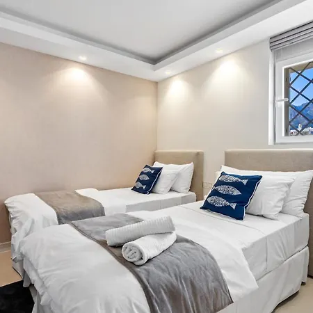 Fully Renovated Frontline Flat Apartment *