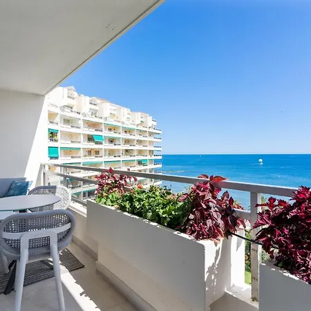 Апартаменты Fully Renovated Frontline Flat Марбелья