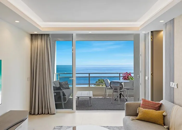Fully Renovated Frontline Flat Apartmán Marbella